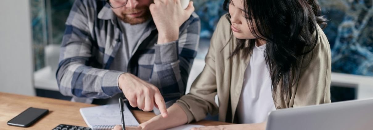 Free couple calculating al their bills stock photo